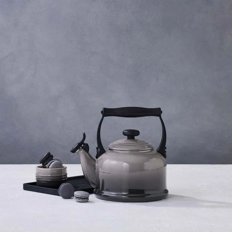 Le Creuset Traditional Kettle with Fixed Whistle 2.1L Flint