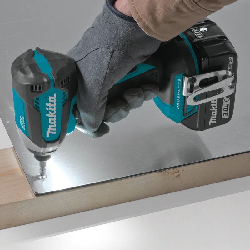 Makita XDT131 18V LXT Lithium-Ion Brushless Cordless Impact Driver Kit